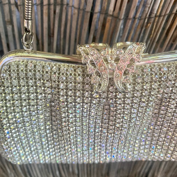 Elegant Silver Clutch Bag - Picture 1 of 4